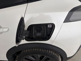 Peugeot E-2008 50kWh GT Premium (7kW Charger) (136 ps) - REVERSE CAM - ALCANTAR