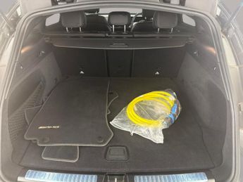 Mercedes-Benz EQC EQC 400 80kWh AMG Line (Premium Plus) 4MATIC (408 ps) - LED - NA
