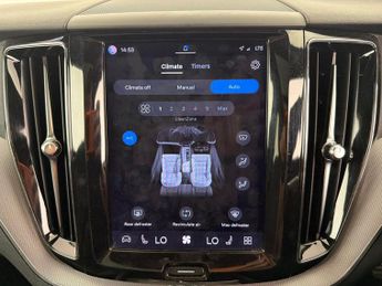 Volvo XC60 2.0h T6 Recharge 18.8kWh R-Design Plug-in AWD (350 ps) - KEYLESS