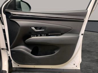 Hyundai Tucson 1.6 T-GDi 13.8kWh Premium Plug-in 4WD (265 ps) - HEATED SEATS