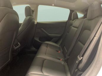 Tesla Model Y SUV RWD (346 ps) - HEATED SEATS - HEATED STEERING - WIFI