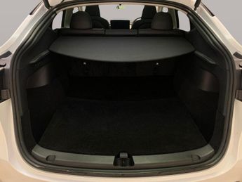 Tesla Model Y SUV RWD (346 ps) - HEATED SEATS - HEATED STEERING - WIFI