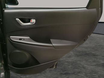 Hyundai Kona 64kWh Premium (10.5kW Charger) (204 ps) - ACTIVE LANE ASSIST