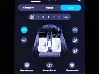 Volvo XC40 Recharge 69kWh Plus (231 ps) - KEYLESS ENTRY - PARK ASSIST - LED