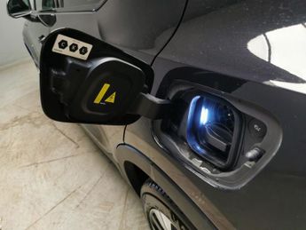 Volvo XC40 Recharge 69kWh Plus (231 ps) - KEYLESS ENTRY - PARK ASSIST - LED