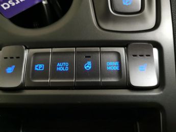 Hyundai Kona 64kWh Premium (10.5kW Charger) (204 ps) - KEYLESS ENTRY - LED - 