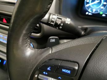 Hyundai Kona 64kWh Premium (10.5kW Charger) (204 ps) - KEYLESS ENTRY - LED - 