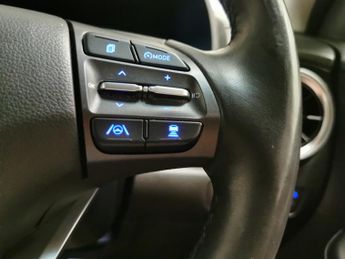 Hyundai Kona 64kWh Premium (10.5kW Charger) (204 ps) - KEYLESS ENTRY - LED - 