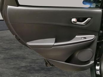 Hyundai Kona 64kWh Premium (10.5kW Charger) (204 ps) - KEYLESS ENTRY - LED - 