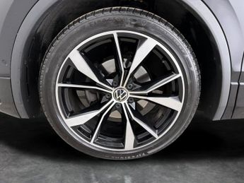 Volkswagen Tiguan 1.5 TSI R-Line DSG (150 ps) - CLIMATE CONTROL - SD CARD MEDIA IN