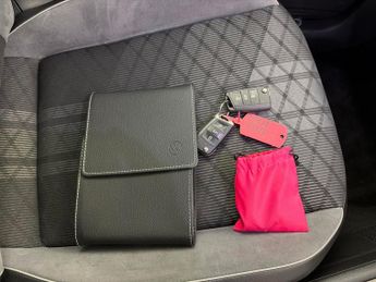 Volkswagen Tiguan 1.5 TSI R-Line DSG (150 ps) - CLIMATE CONTROL - SD CARD MEDIA IN