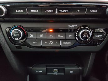 Kia Niro 64kWh 2 (201 bhp) - WIFI - BLUETOOTH - PADDLE SHIFT