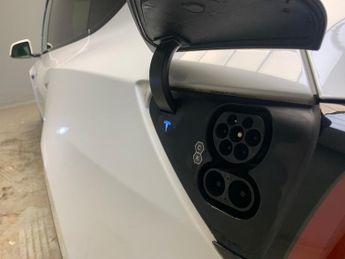 Tesla Model Y SUV RWD (346 ps) - HEATED SEATS - HEATED STEERING - WIFI