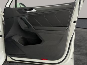 Volkswagen Tiguan 1.5 TSI R-Line Edition DSG (150 ps) - ADAPTIVE CRUISE - PARK ASS