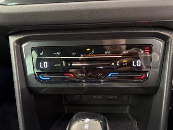 Volkswagen Tiguan 1.5 TSI R-Line DSG (150 ps) - CLIMATE CONTROL - SD CARD MEDIA IN