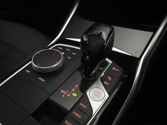 BMW 3 Series 2.0 330e 12kWh SE Pro Plug-in (292 ps) - NAV - PERFORMANCE CONTR