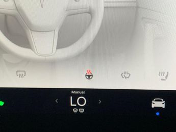 Tesla Model Y (Dual Motor) Long Range 4WDE (384 bhp) - KEYLESS ENTRY - REV CAM