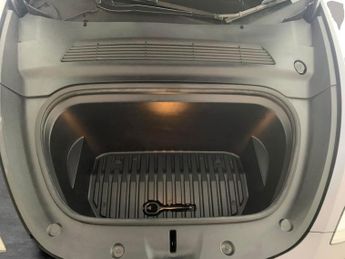 Tesla Model Y (Dual Motor) Long Range 4WDE (384 bhp) - KEYLESS ENTRY - REV CAM