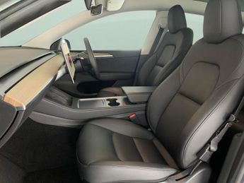 Tesla Model Y (Dual Motor) Long Range 4WDE (384 bhp) - KEYLESS ENTRY - REV CAM