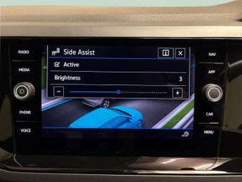Volkswagen Taigo 1.5 TSI R-Line DSG (150 ps) - LED - NAV - LIGHT AND SIGHT PACK