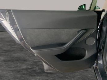 Tesla Model Y (Dual Motor) Long Range 4WDE (384 bhp) - KEYLESS ENTRY - REV CAM