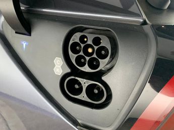 Tesla Model Y (Dual Motor) Long Range 4WDE (384 bhp) - KEYLESS ENTRY - REV CAM