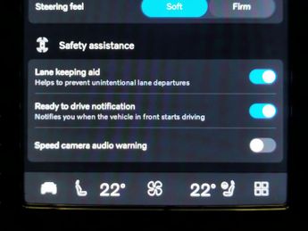 Volvo XC40 Recharge 69kWh Plus (231 ps) - KEYLESS ENTRY - PARK ASSIST - LED