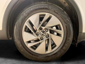 Nissan Qashqai 1.3 DIG-T MHEV Acenta Premium XTRON (158 ps) - BLIND SPOT ASSIST