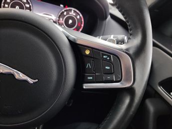 Jaguar F-PACE 2.0 D180 Chequered Flag AWD (180 ps) - ACTIVE LANE ASSIST - REVE