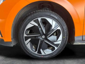 MG Mg4 64kWh Trophy Long Range (203 ps) - HEATED STEERING - BLIND SPOT 
