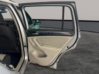Volkswagen Tiguan 1.4 TSI 13kWh Elegance Plug-in DSG (245 ps) - REVERSE CAM - HEAT