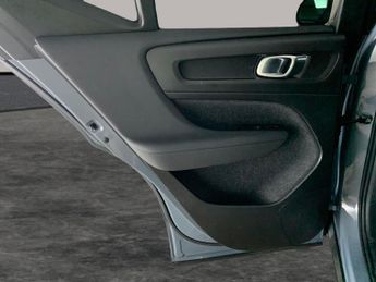 Volvo XC40 Recharge 69kWh Plus (231 ps) - CARPLAY - BLACK ROOF RAILS