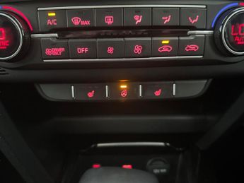 Kia Xceed 1.6 GDi 8.9kWh 3 Plug-in DCT (139 bhp) - HEATED STEERING - LANE 