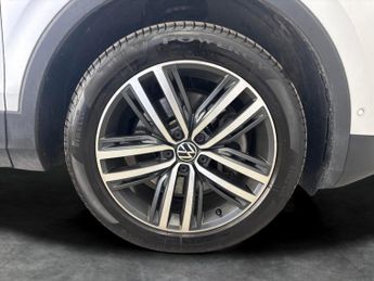 Volkswagen Tiguan 1.4 TSI 13kWh Elegance Plug-in DSG (245 ps) - REVERSE CAM - HEAT