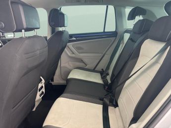 Volkswagen Tiguan 1.4 TSI 13kWh Elegance Plug-in DSG (245 ps) - REVERSE CAM - HEAT