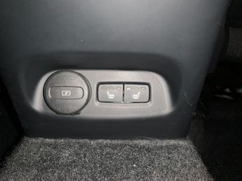 Volvo XC40 Recharge 69kWh Plus (231 ps) - CARPLAY - BLACK ROOF RAILS