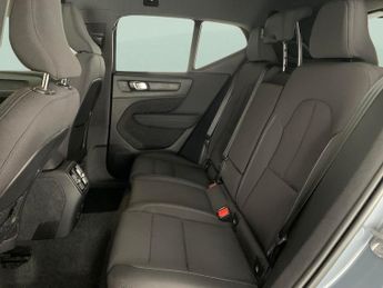 Volvo XC40 Recharge 69kWh Plus (231 ps) - CARPLAY - BLACK ROOF RAILS
