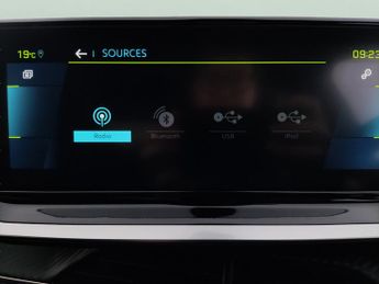 Peugeot E-208 50kWh GT Premium (7kW Charger) (136 ps) - REVERSE CAM - NAV