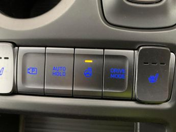Hyundai Kona 64kWh Premium (10.5kW Charger) (204 ps) - LED - REVERSE CAM - NA