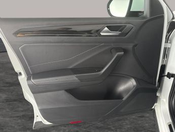 Volkswagen T-Roc 1.5 TSI R-Line DSG (150 ps) - DIGITAL DASH - PARK SENSORS - AIR 