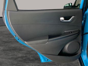 Hyundai Kona 64kWh Premium (10.5kW Charger) (204 ps) - LED - REVERSE CAM - NA
