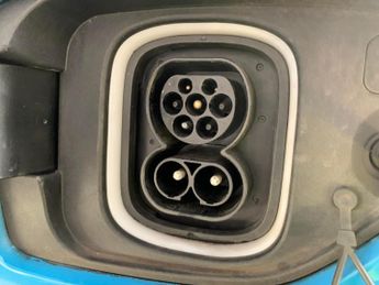 Hyundai Kona 64kWh Premium (10.5kW Charger) (204 ps) - LED - REVERSE CAM - NA