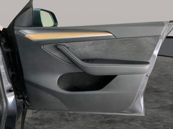Tesla Model Y (Dual Motor) Long Range 4WDE (384 bhp) - LED - REVERSE CAM - NAV