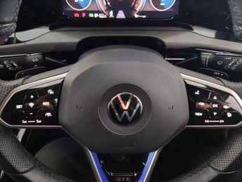 Volkswagen Golf 1.4 TSI 13kWh GTE Plug-in DSG (245 ps) - NAV - HEATED STEERING