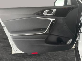 Kia Xceed 1.6 GDi 8.9kWh 3 Plug-in DCT (139 bhp) - HEATED STEERING - LANE 