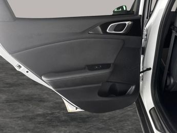 Kia Xceed 1.6 GDi 8.9kWh 3 Plug-in DCT (139 bhp) - HEATED STEERING - LANE 