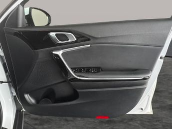 Kia Xceed 1.6 GDi 8.9kWh 3 Plug-in DCT (139 bhp) - HEATED STEERING - LANE 