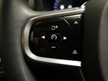 Volvo XC60 2.0h T6 Recharge 18.8kWh Plus Plug-in AWD (350 ps) - ADAPT CRUIS
