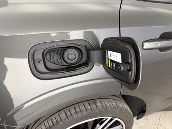 Volvo XC60 2.0h T8 Twin Engine 11.6kWh R-Design Plug-in AWD (390 ps) - LED
