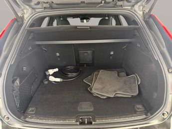 Volvo XC60 2.0h T8 Twin Engine 11.6kWh R-Design Plug-in AWD (390 ps) - LED